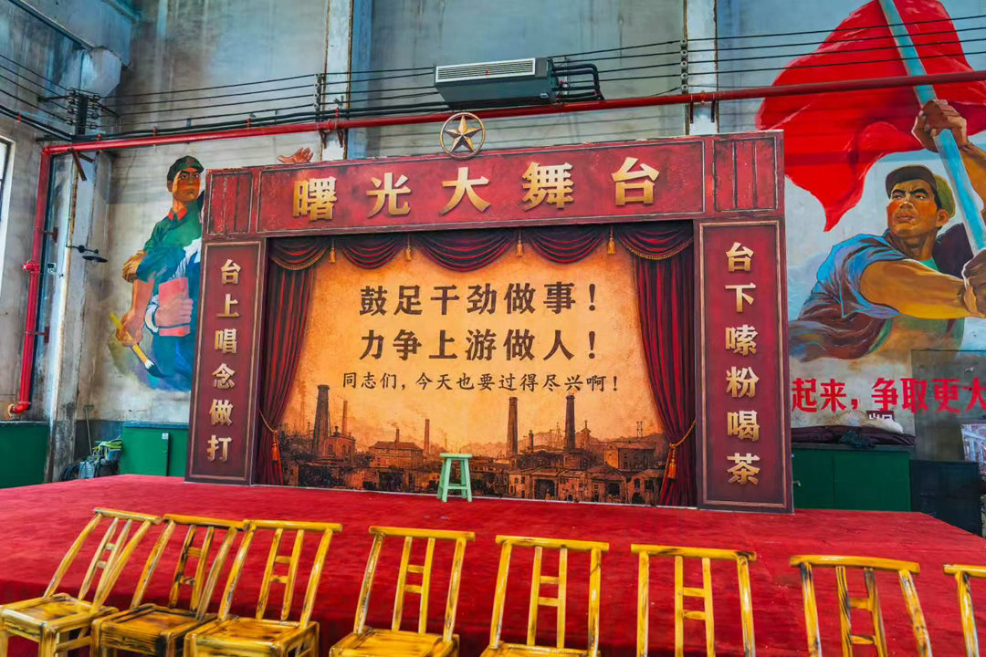网络名人看长沙之雨花篇打卡雨花区圭塘滨水风光长廊，清澈河道搭配连片绿化，打造出闹