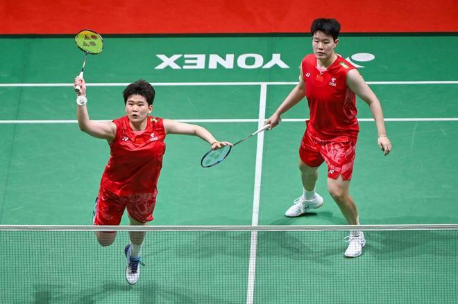 印度羽毛球公开赛女双半决赛，中国队独苗刘圣书/谭宁以21-12、17-21、21