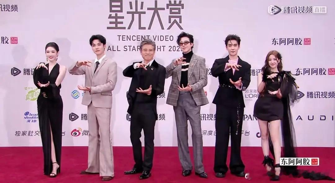 地球超新鲜！星光大赏红毯