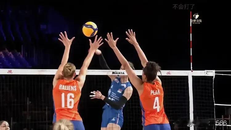 塞尔维亚送大礼，荷兰女排进军巴黎奥运会没悬念
       2024年世界女排联