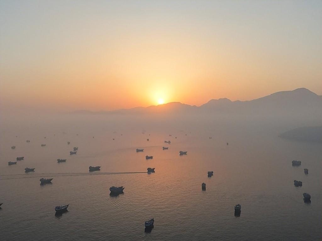 霍尔木兹海峡收费争议背后的小国智慧与博弈

2026年6月，霍尔木兹海峡通行收费