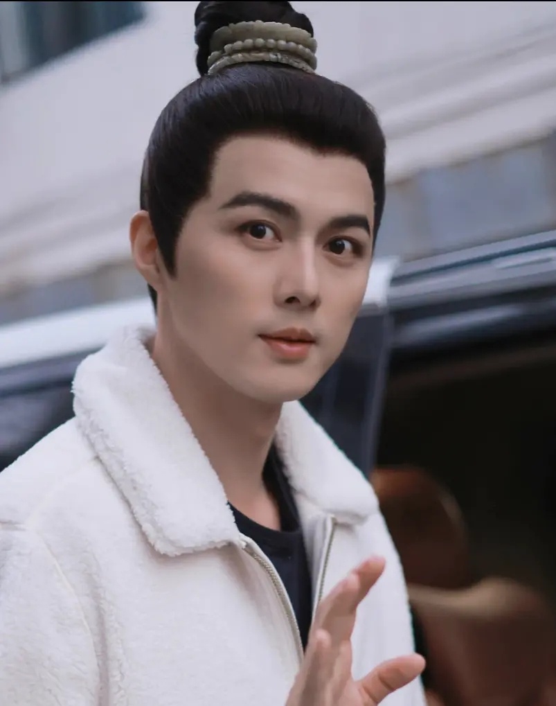 只有陈星旭的头套是这样的 