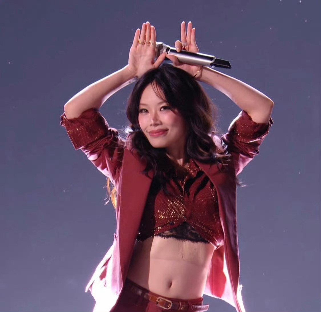 齐豫万妮达能不能都留下来 本季最让人难以抉择的舞台组合出现了，齐豫用清澈歌声抚平