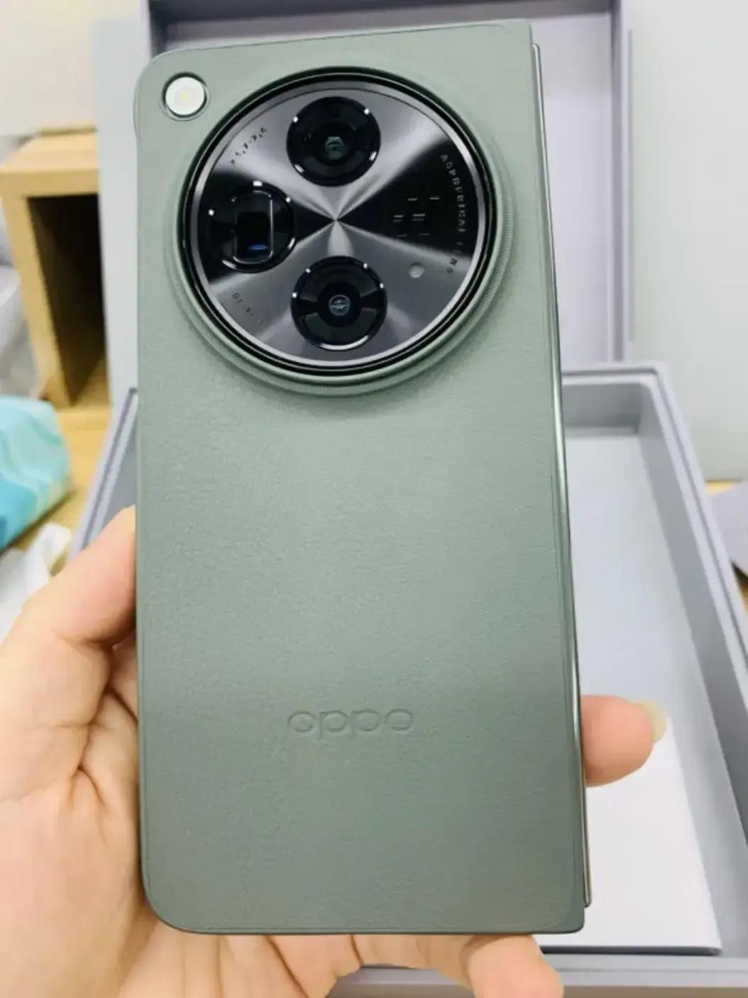 iPhone15发布后，苹果以为全球市场可以高枕无忧了，谁想到国产悄无声息又出来