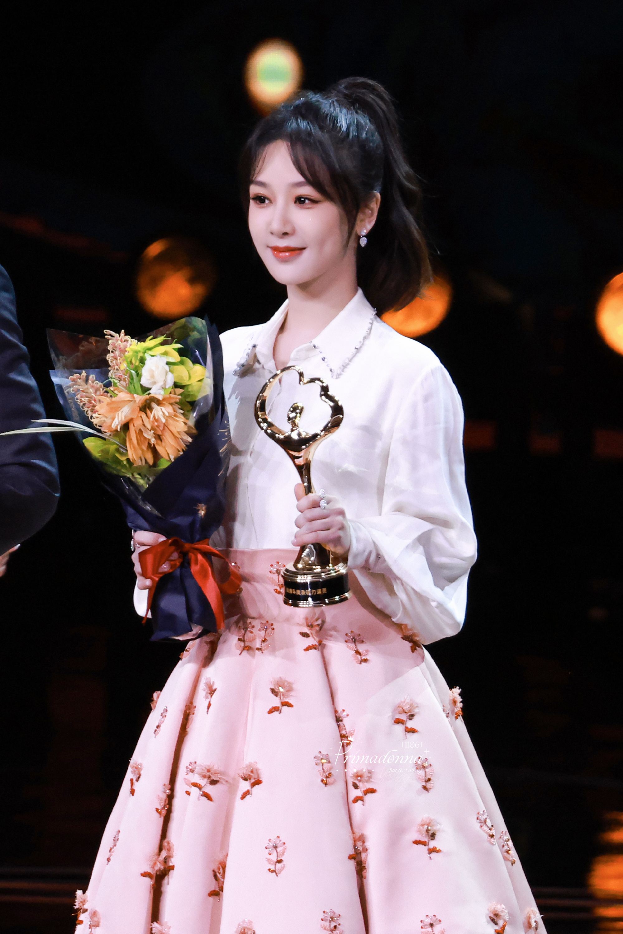  💜#杨紫# 你是晨昏线，我是极点，一天中即时只有两次遇见，我也会好好珍惜​​