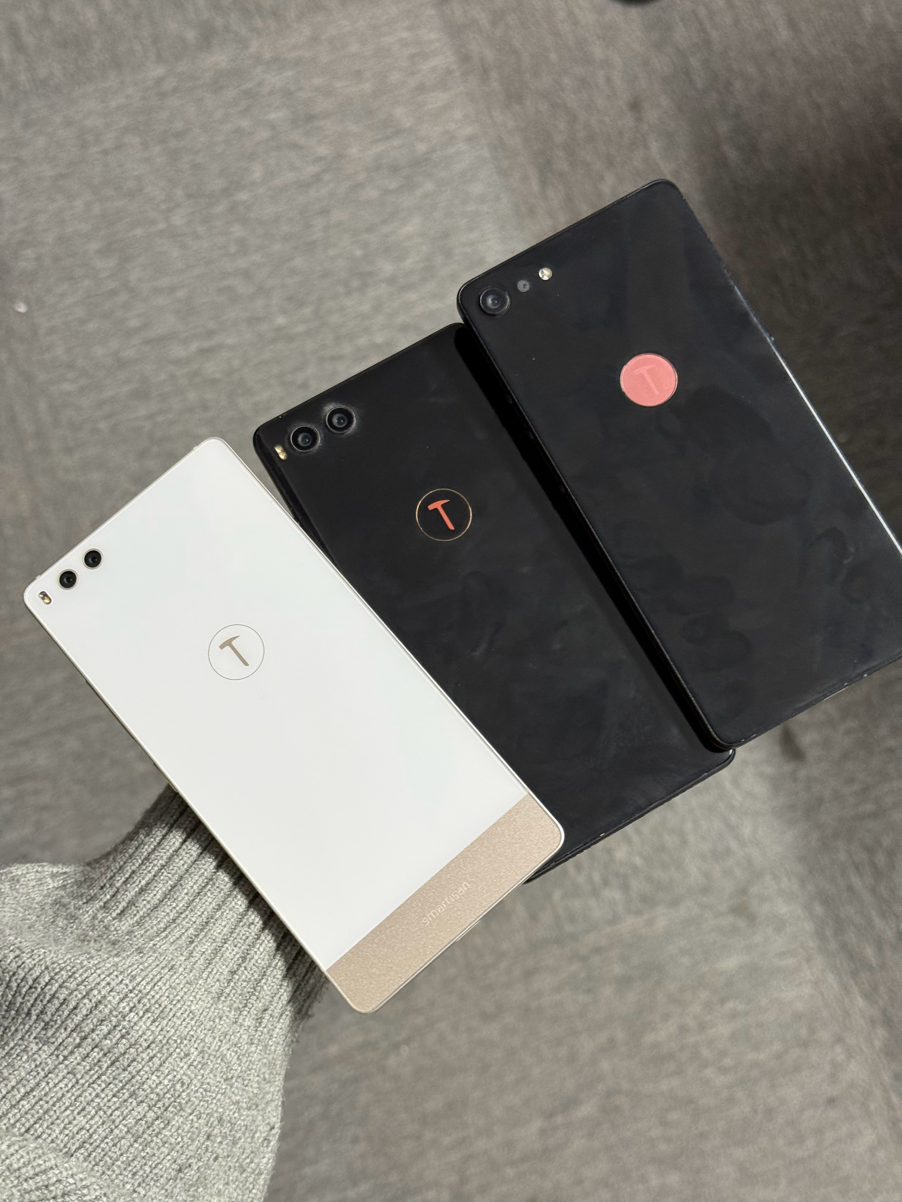 手机就买锤子，汽车就买极越