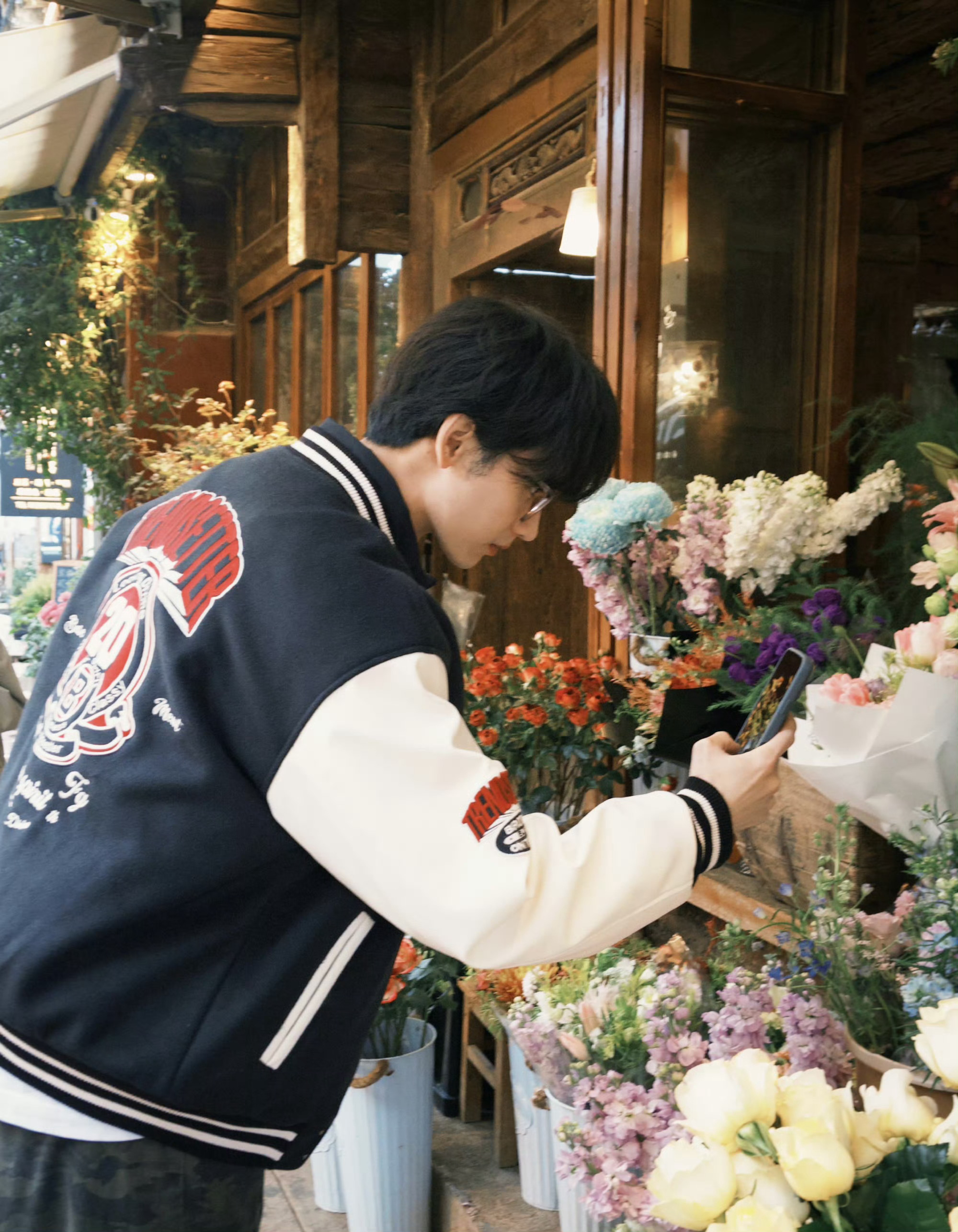 黄俊捷演了宁浩的男主 黄俊捷为角色剪清爽短发，化身脱序青年陈孝春，宁浩+坏猴子班