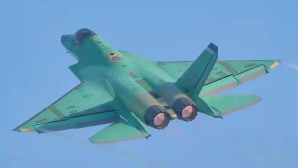 最近出现了绿色涂装的歼35战机翱翔的画面。不知道这绿色涂装是什么意思？有的网友说