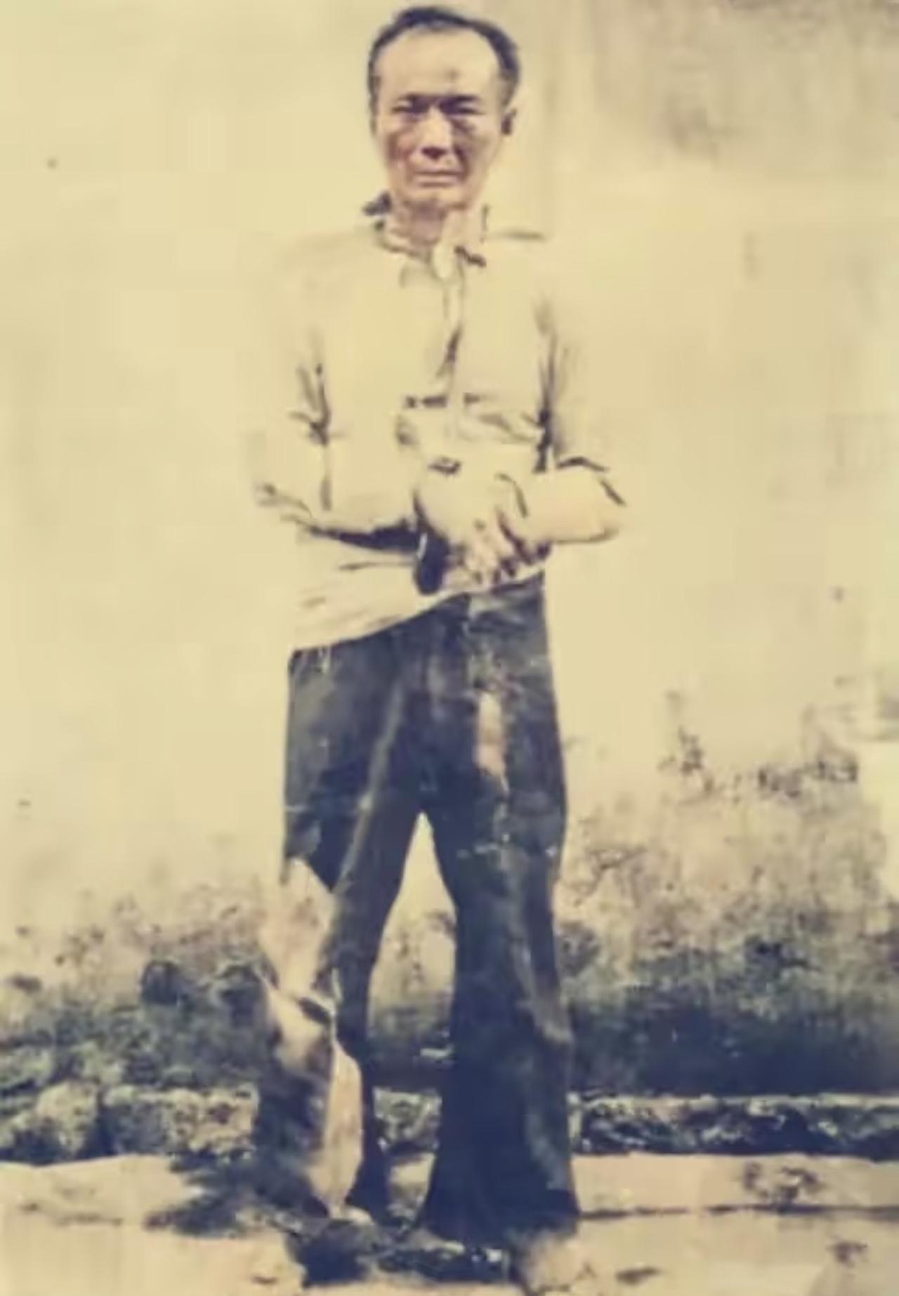 你见过临刑前半分惧色都没有的死囚吗？1911年广州官府留存的这张老照片，拍的就是