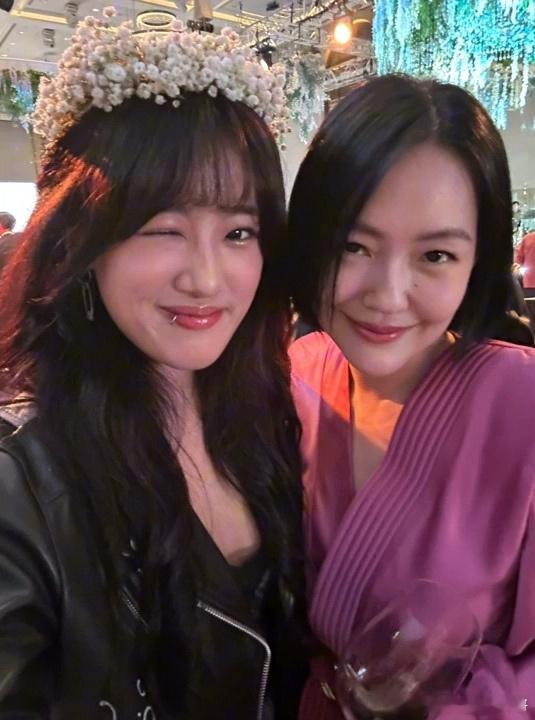 #贾静雯大女儿晒与小S合照##梧桐妹晒与小S合照# 贾静雯大女儿梧桐妹晒与小S合