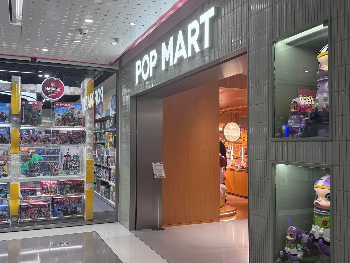 【#泡泡玛特两日跌超30%#】 #泡泡玛特两日累跌超30%# 3月26日，港股市