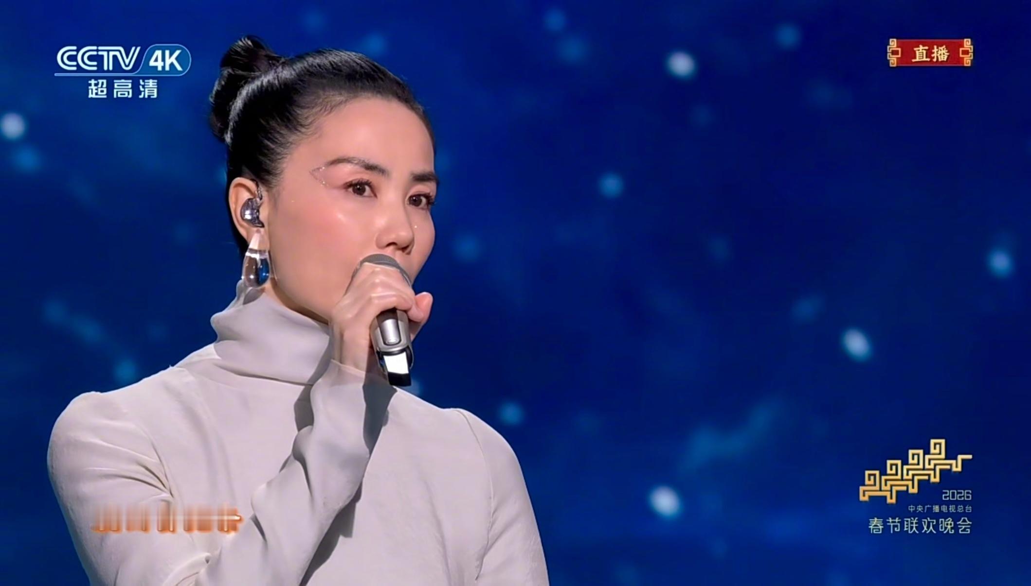 春晚段子大考春晚王菲还是那个王菲，声音好好听！！！好喜欢！好温柔
