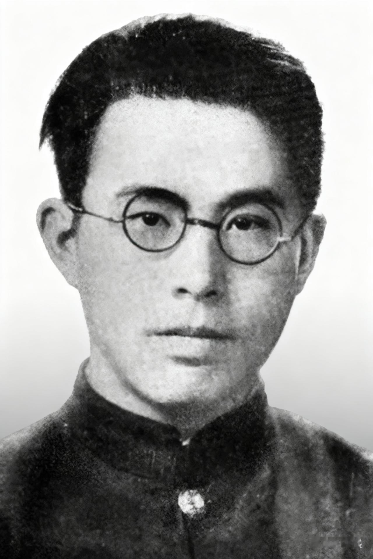1942年，地下党郑文道icon求死不成，被日军安置在医院，一名护士每次给他换药