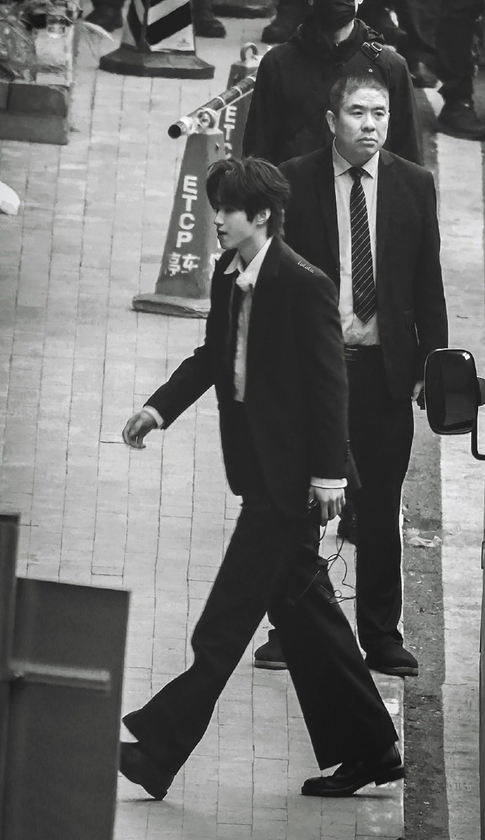 刘耀文在长江国际上班的小孩回来了 刘耀文争气争气已争气 刘耀文在长江国际上班的小