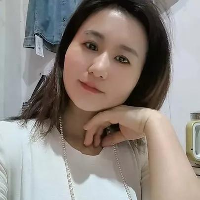 简约风穿搭指南，白色上衣搭配牛仔裤，清新自然简约穿搭牛仔裤 白色长裤穿搭 简约白