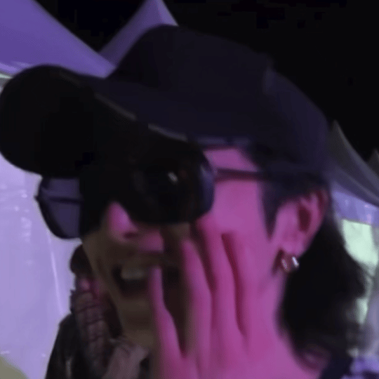好可爱！！摸摸脸蛋[泪][泪] ​​​