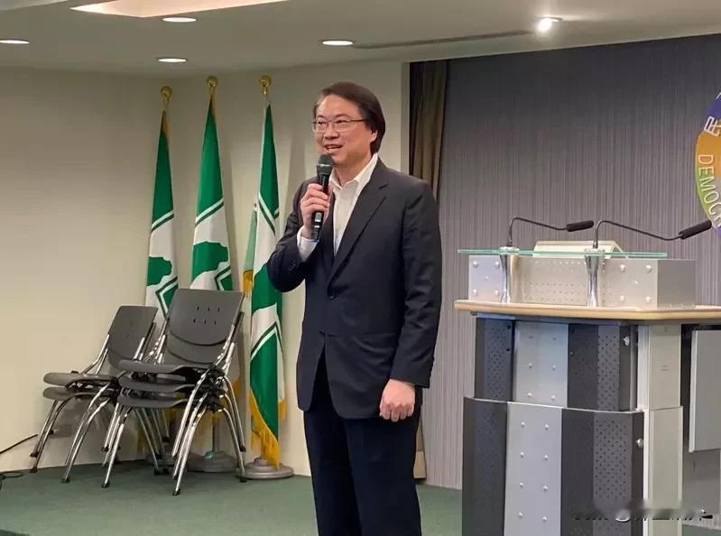 他给赖清德拱火了！
民进党秘书长林右昌称，民进党两岸关系的善意没有改变，但是对方