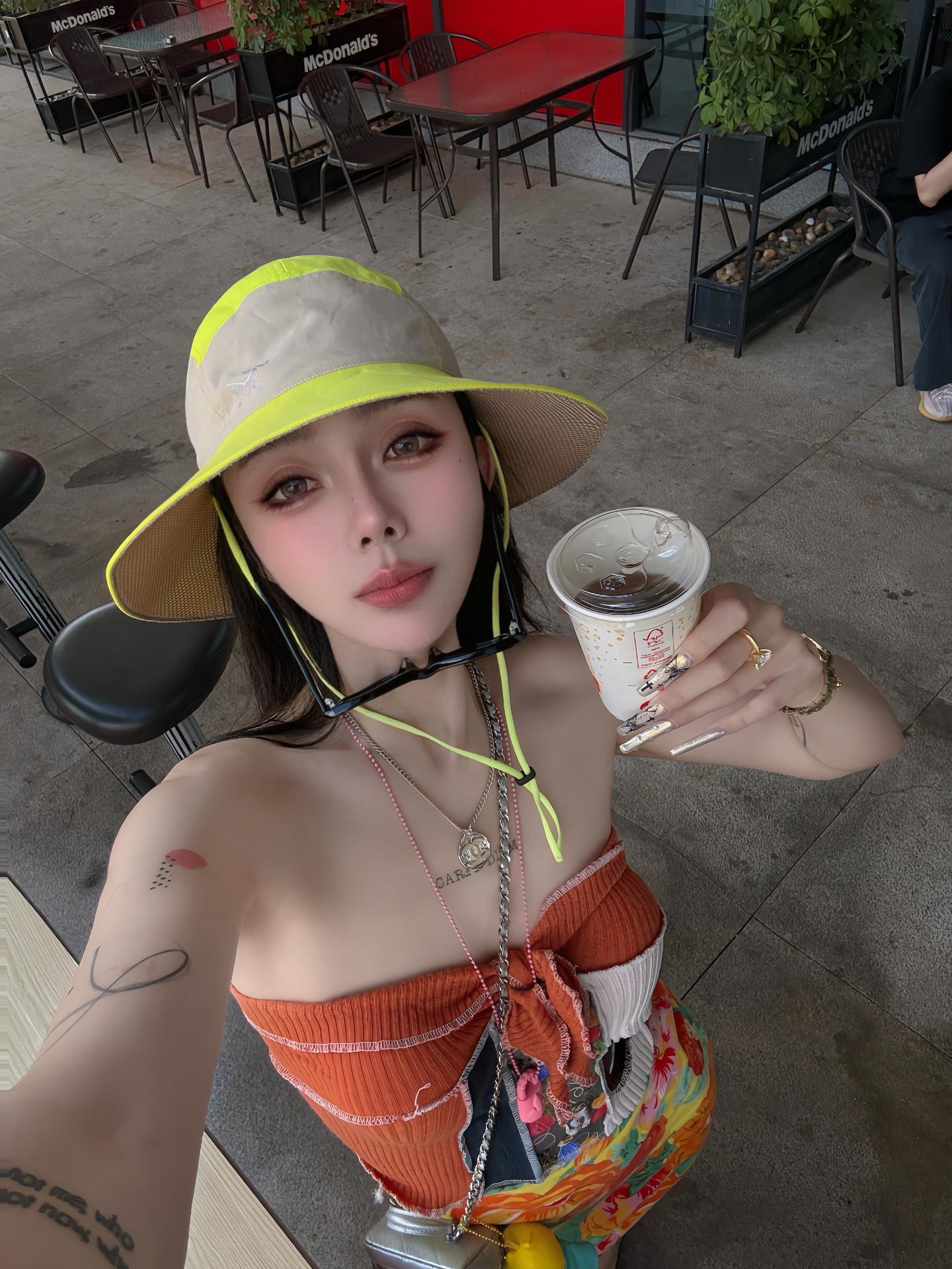 噩梦和春梦都是我的脸吧