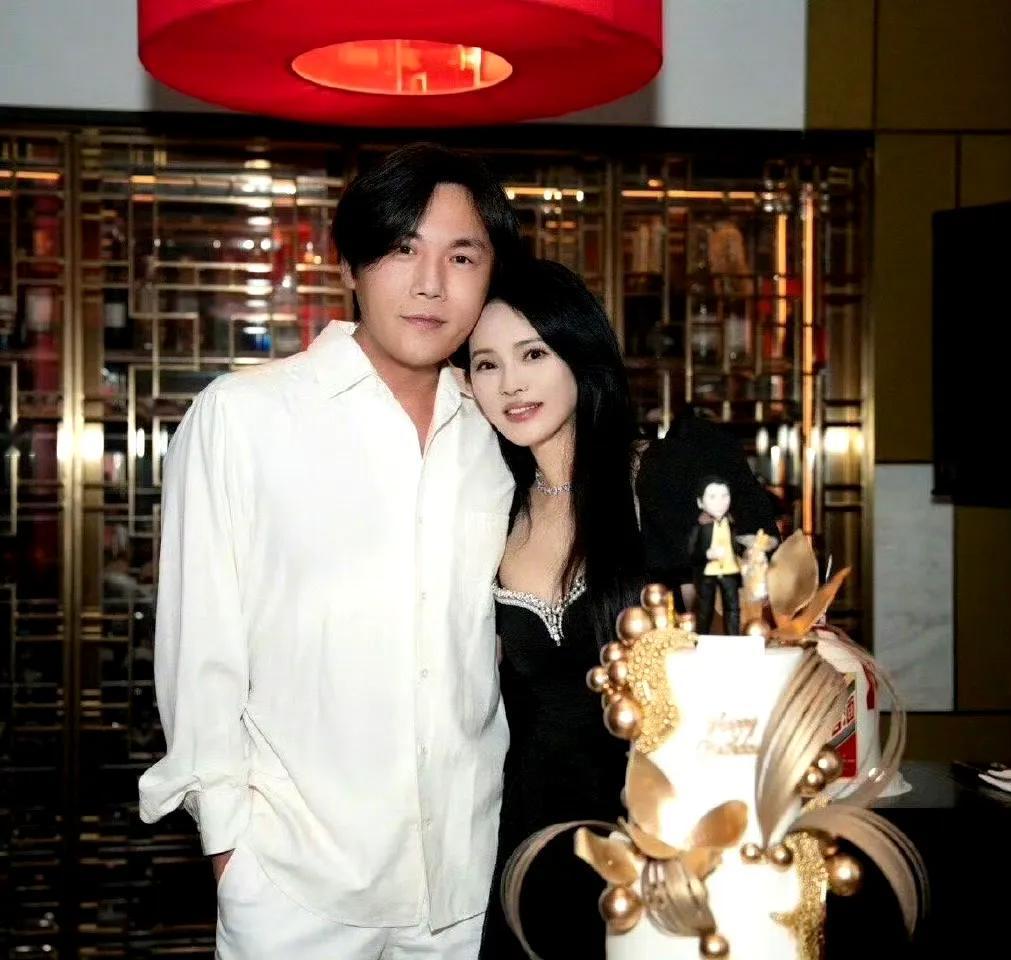伊能静说秦昊很少回家：“我挺恋爱脑的，秦先生很少在家，我主要觉得他和女儿在一起时