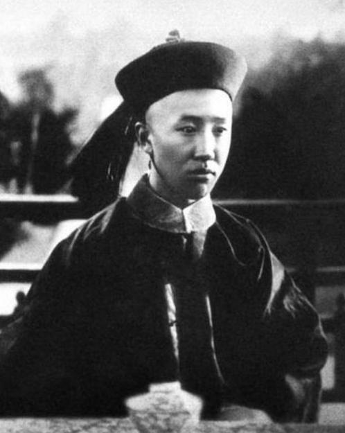 1950 年，载沣作出一项令人震惊的抉择，竟以 90 万斤小米的代价变卖了醇亲王