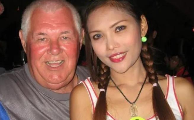 “没老婆？租一个啊！月供2000！”是的，你没听错，在泰国流行一种租妻服务，可以