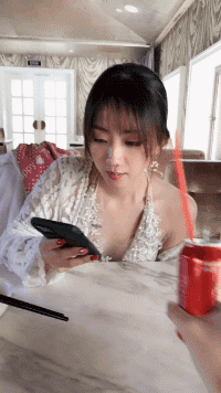 喂老婆闺密，这是在死亡边缘疯狂试探！ 