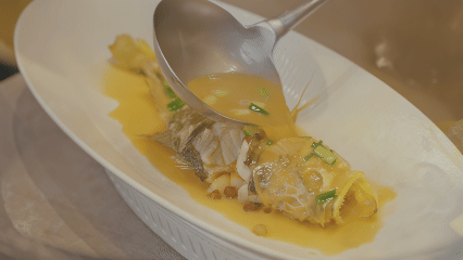 百城头牌菜 在台州，宴席的灵魂藏在东海的风浪里。家烧大黄鱼，是渔家最诚挚的待客之