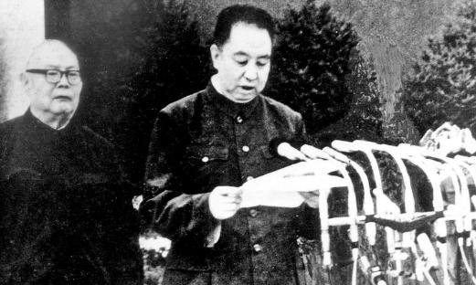 1976年，毛主席逝世后，华国锋敲定永久保存遗体并修建纪念堂，但有个大问题需要解