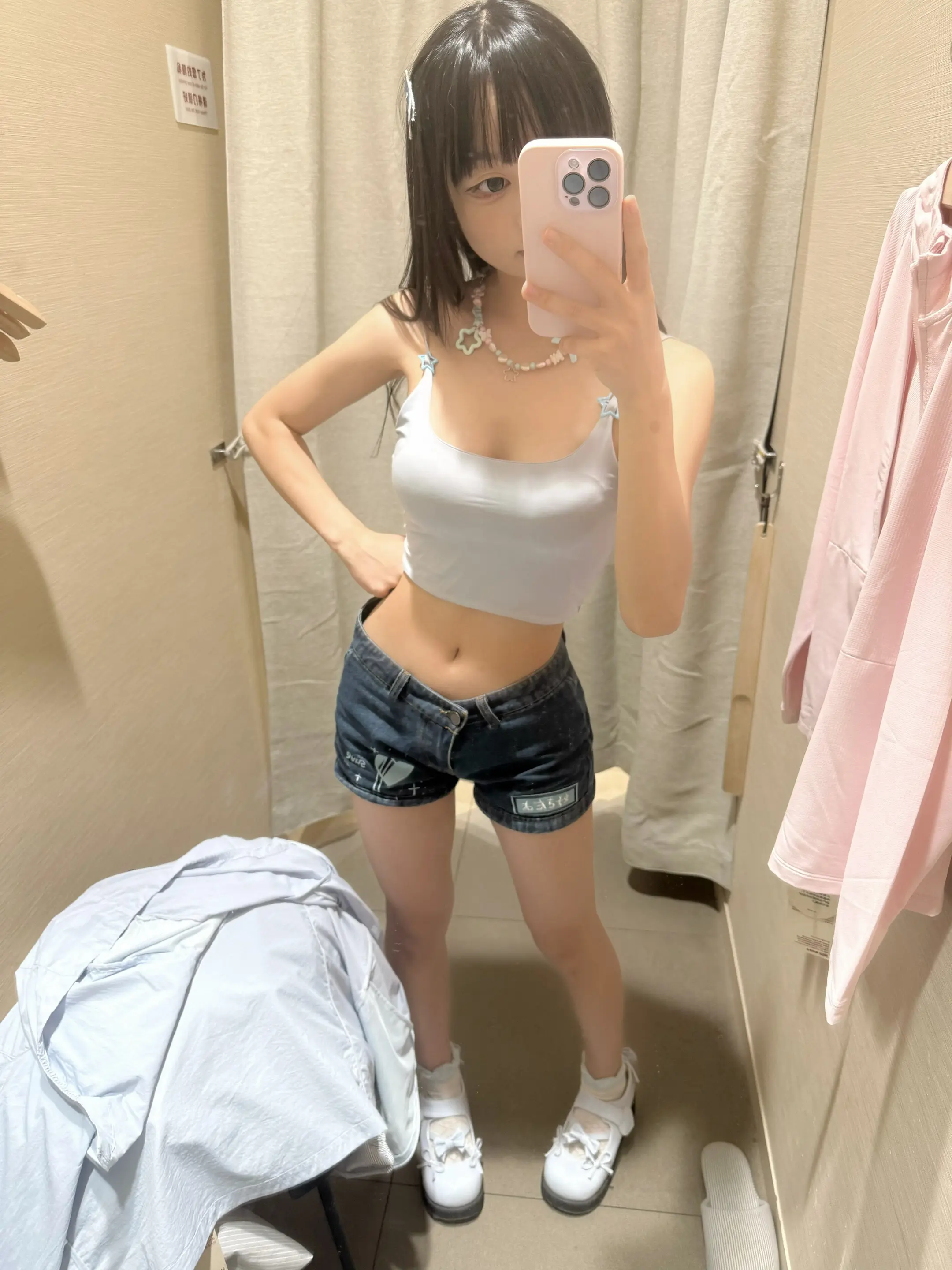 她一定比我成熟。