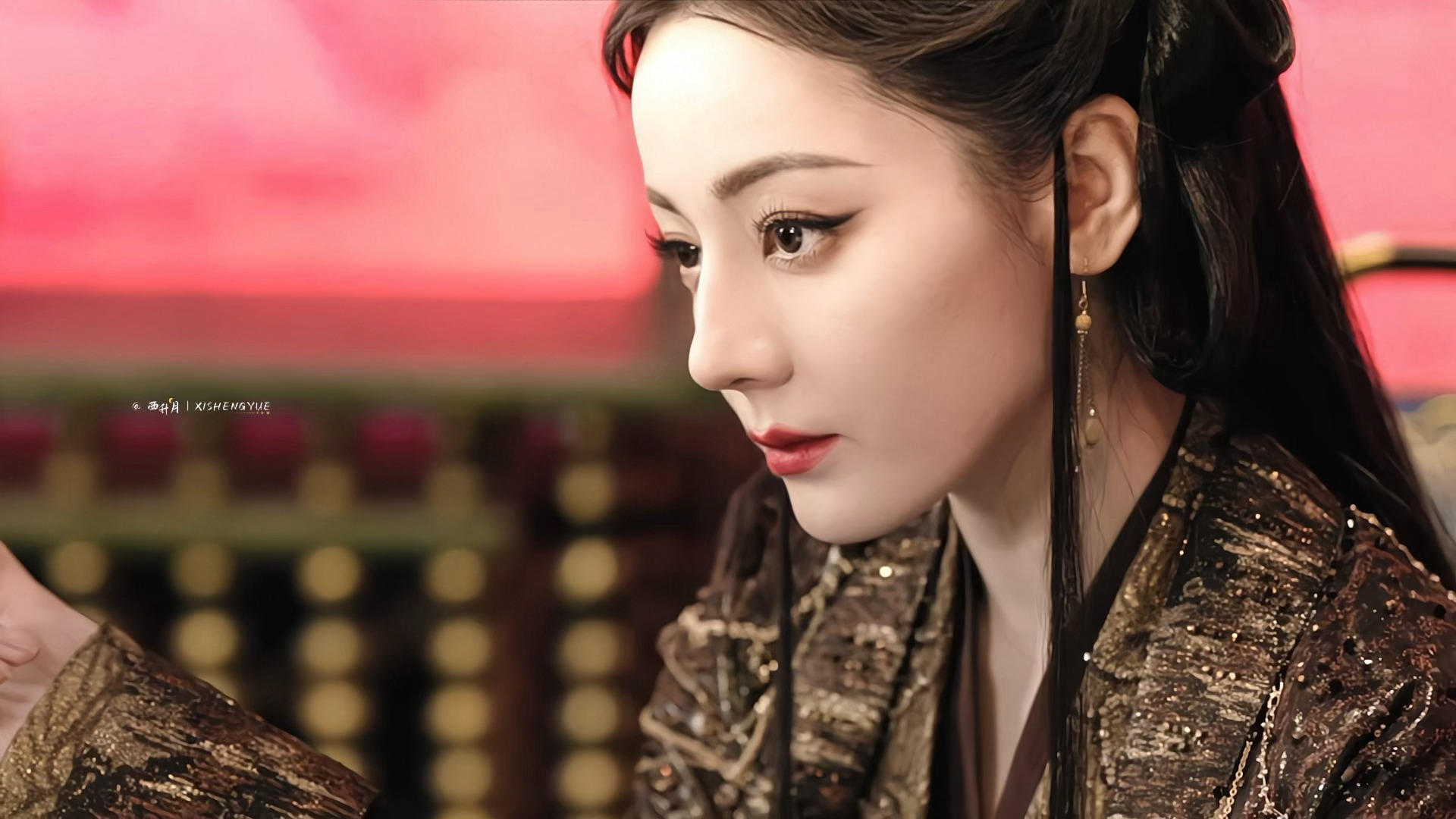 我擦贺思慕这个镜头完全是女帝驾到🙇🏻♀️还不做我王梦女的人在等什么…迪丽热巴