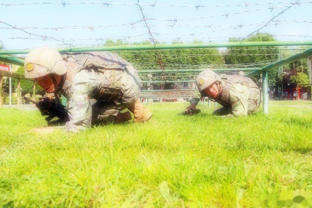 #铸剑中原[超话]##早安军营##原原说早晚安# 携手共进　逐梦奔跑     早