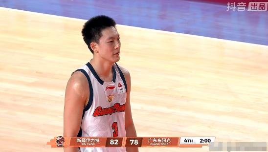广东东阳光球星胡明轩的进攻效率真是惨不忍睹！在今天广东东阳光客场以80：82不敌
