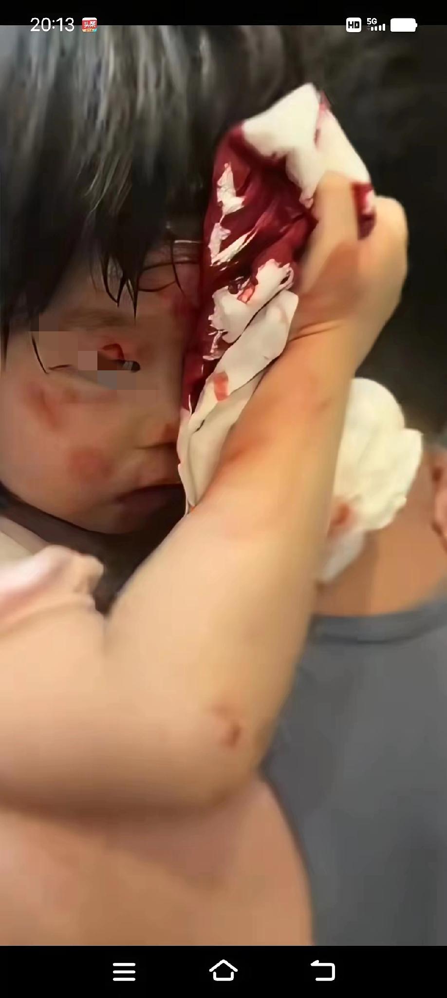 看了这个视频，真是让人气愤，孙女说了一句，奶奶做的饭不好吃，奶奶就使劲推了孙女一