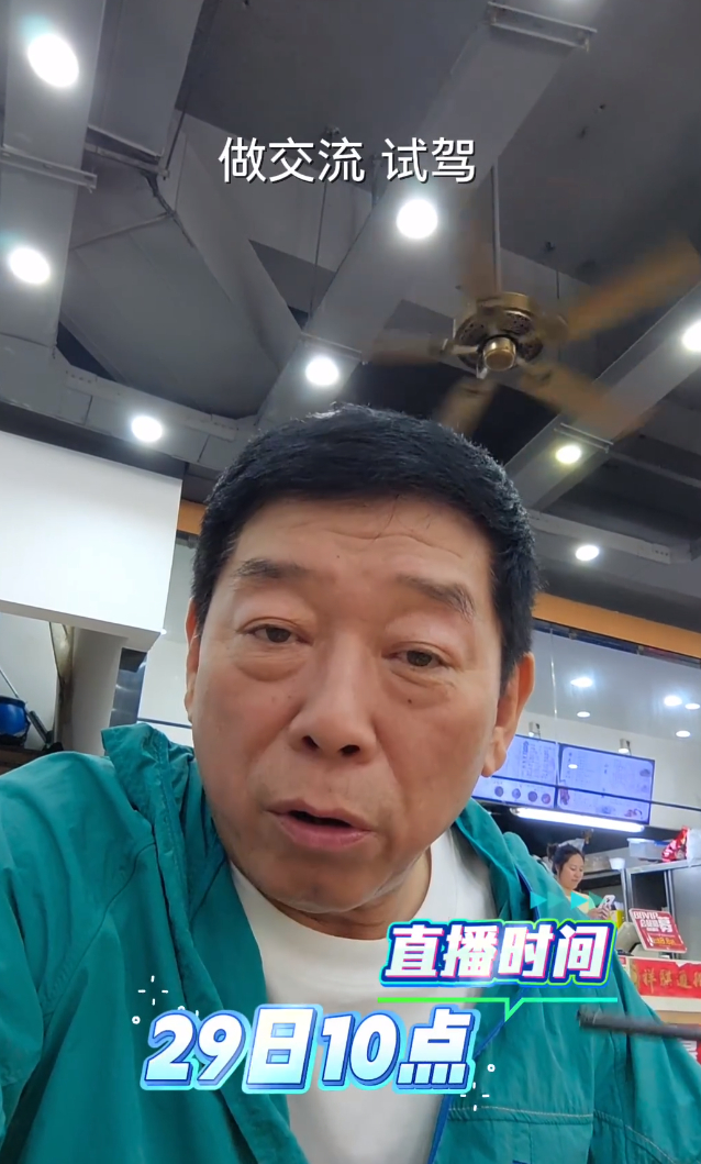 这几天魏总还挺忙的，昨天还在成都，今天就到杭州了。准备明天早晨10点，在店里讲讲