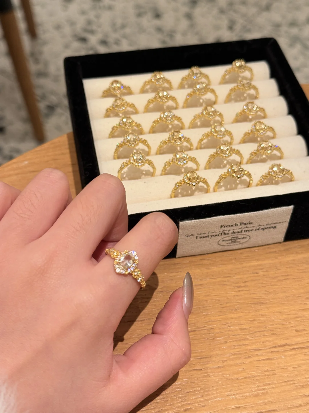 来看看我便宜喽嗖又很显贵的小钻戒！！！