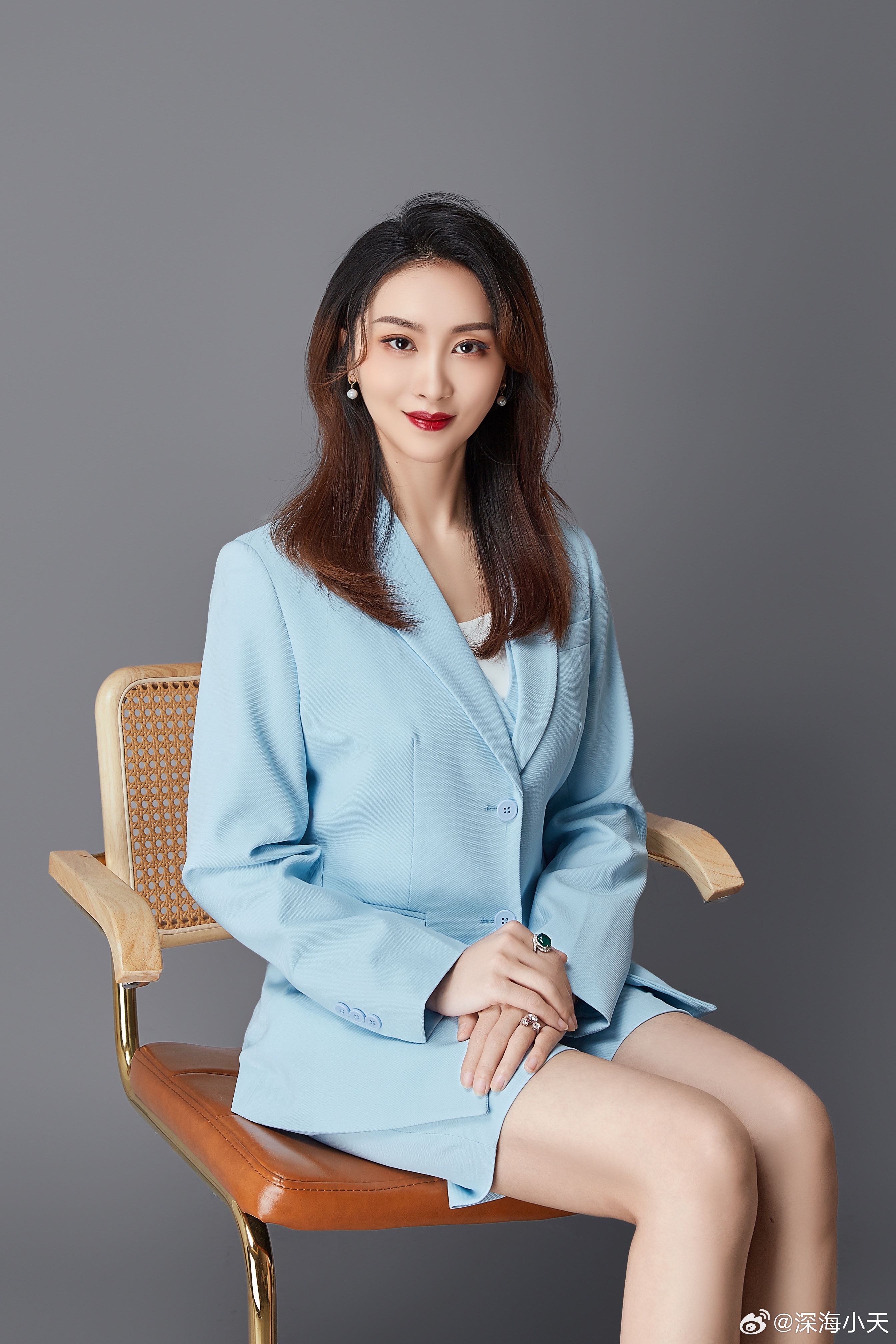 当今世界，我国明明是最早喊出“妇女能顶半边天”的国家。但凡裴教授宣传的是男女平等