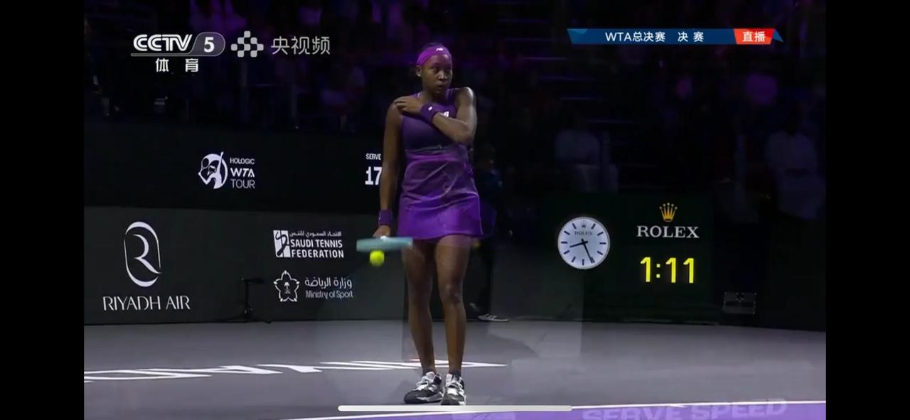 网球有約｜郑钦文🇨🇳 6-3/4-6 高芙🇺🇸
这场巅峰对决进入决胜盘的