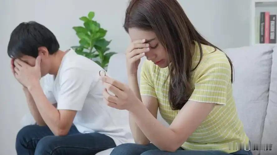 为防男人有外遇，女人听人忽悠，竟花上万元请人帮忙……

男子是一位乡村流动厨师，