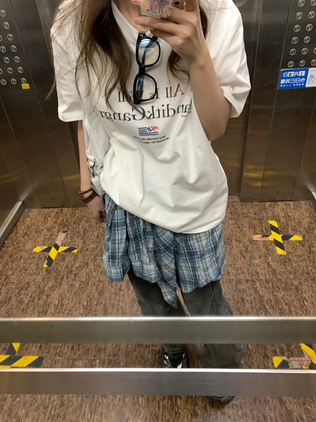 短袖➕牛仔裤，扎个衬衫也好帅