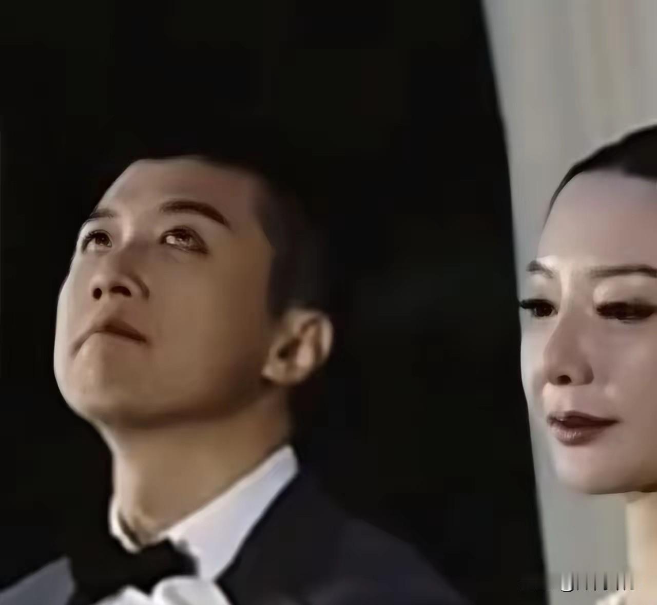 三十几岁的毛不易在友人婚礼上的致辞，堪称尴尬到抠脚指的现场。

他细数了新娘到杭
