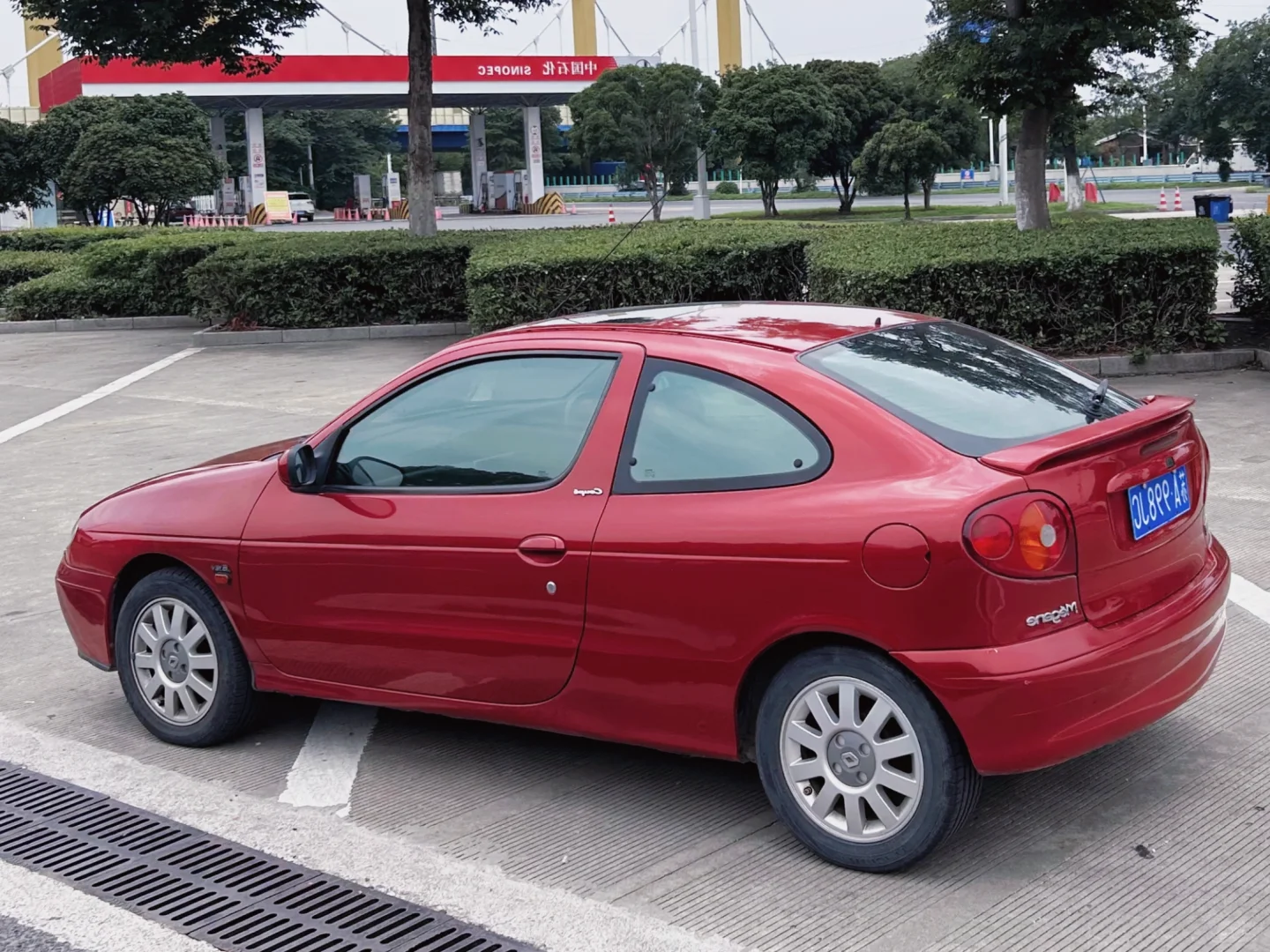 初代雷诺梅甘娜