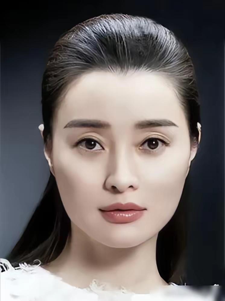 年轻时候蒋勤勤好看，年纪大了，反而吴越面相更温婉大气
