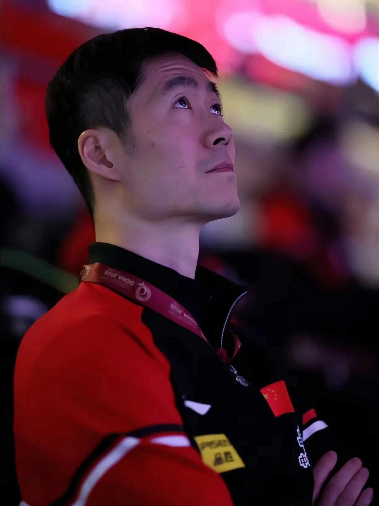 国乒在多哈冠军赛居然吃了场大败仗，最后零冠收官，只剩陈幸同拿了块女单银牌撑场面，