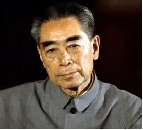 [浮云]1958年2月，周总理访问朝鲜时，白天和大家谈笑风生，晚上回到住处后，就