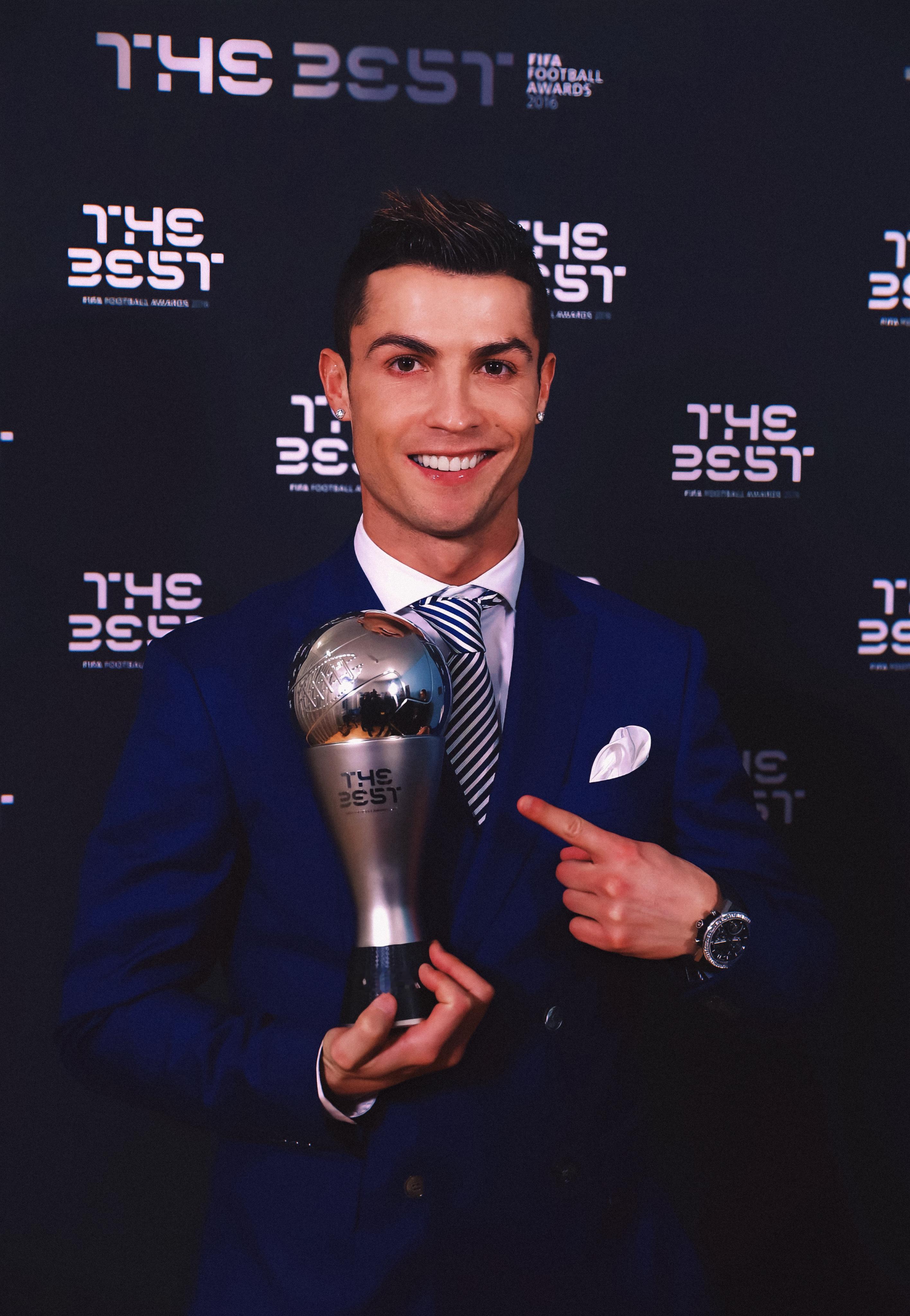 FIFA年度最佳全名单  📸 I C O N I C𝓒𝓻𝓲𝓼𝓽𝓲?