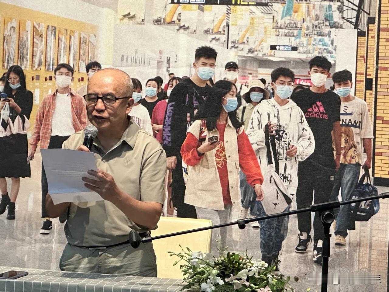 80副作品，震撼 细腻 丝滑！
《刘建明摄影60年回顾展》在昆明市博物馆开幕。这
