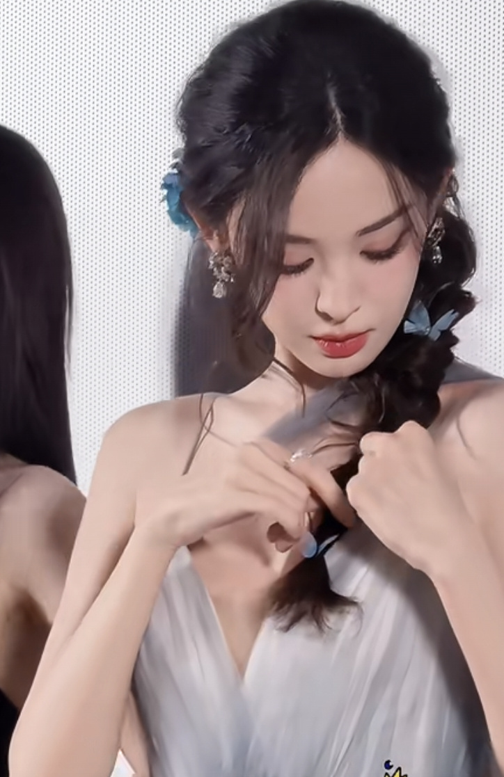 娜扎应变能力娜扎手势舞美得好权威 娜扎手势舞美得好权威，娜扎应变能力有，谁懂这个