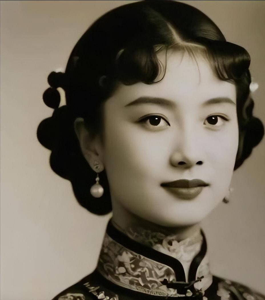 中国第一位情色女作家：睡无数男人后出版曝光细节，28岁居然跳海自杀？

1928