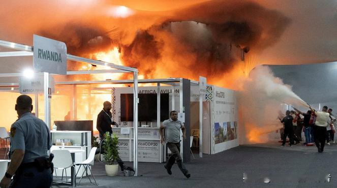 在巴西举行的联合国气候大会会场，突发火情

在巴西举行的COP30峰会进入关键阶