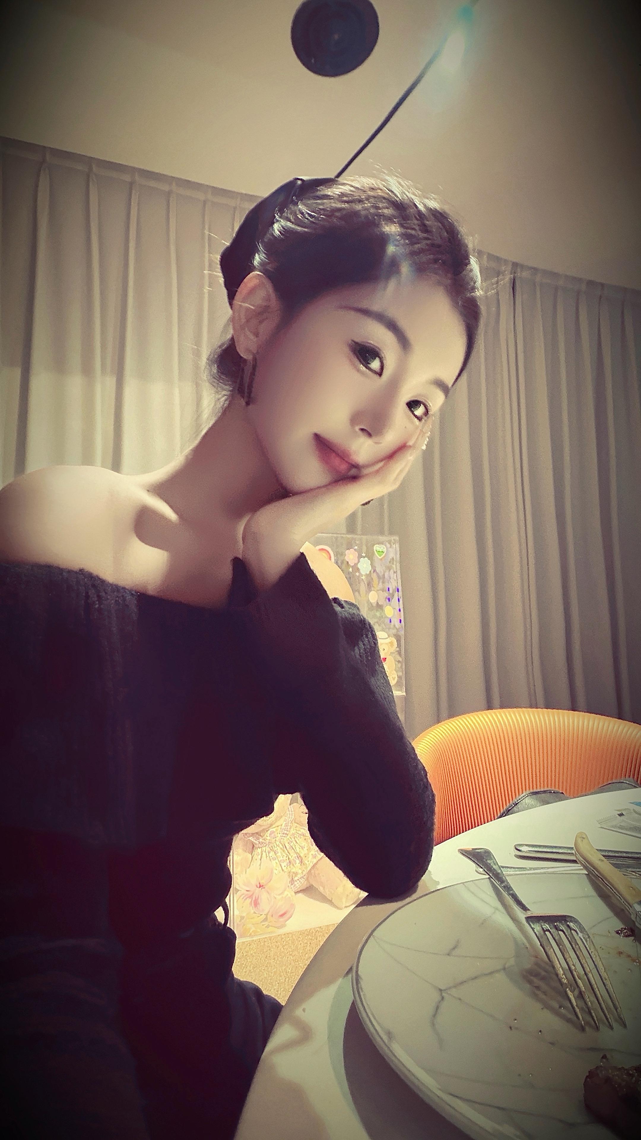 我们终其一生都在寻找一个能说话的人 能听你说话 能听懂你说话 能听你说...